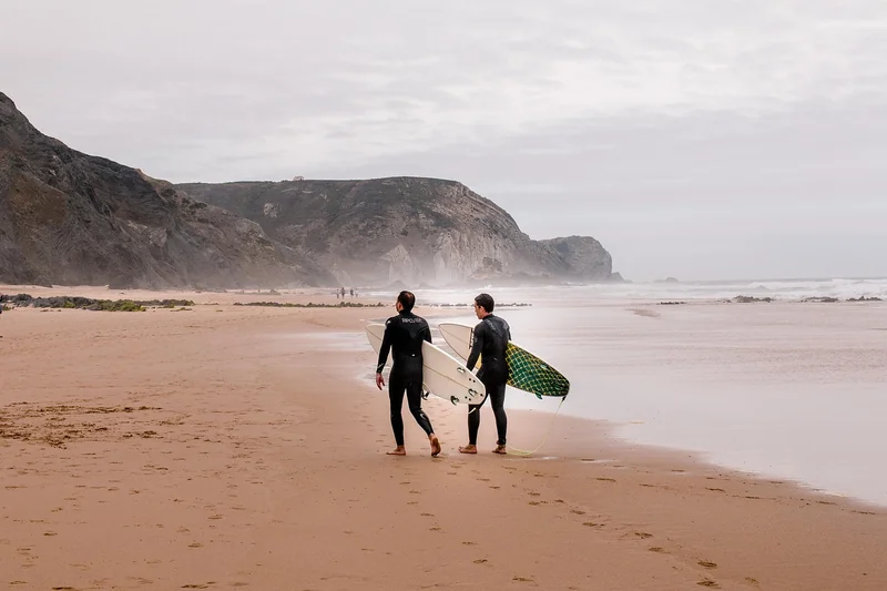 Praia do Algarve ao amanhecer
